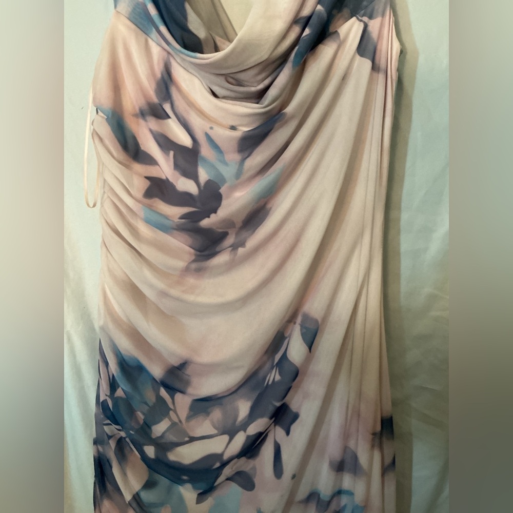 Off-Shoulder Lavender Floral A&F Dress - Picture 8 of 9